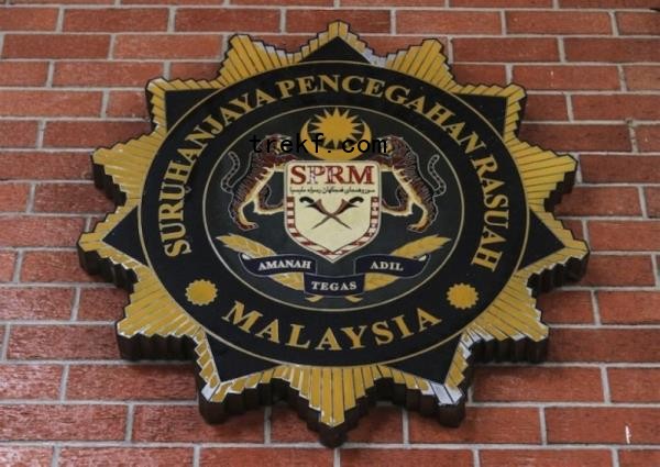 The case is being investigated under Section 16(a)(A) of the MACC Act 2009, which carries a fine of not less than five times the bribe amount or RM10,000, whichever is higher, and impriso<em></em>nment of up to 20 years, upon conviction. — Picture by Yusof Mat Isa