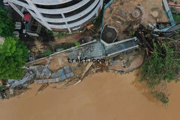 The Kelantan government has officially declared the collapsed area along the Sungai Kelantan riverbank a disaster zone. — Bernama pic 